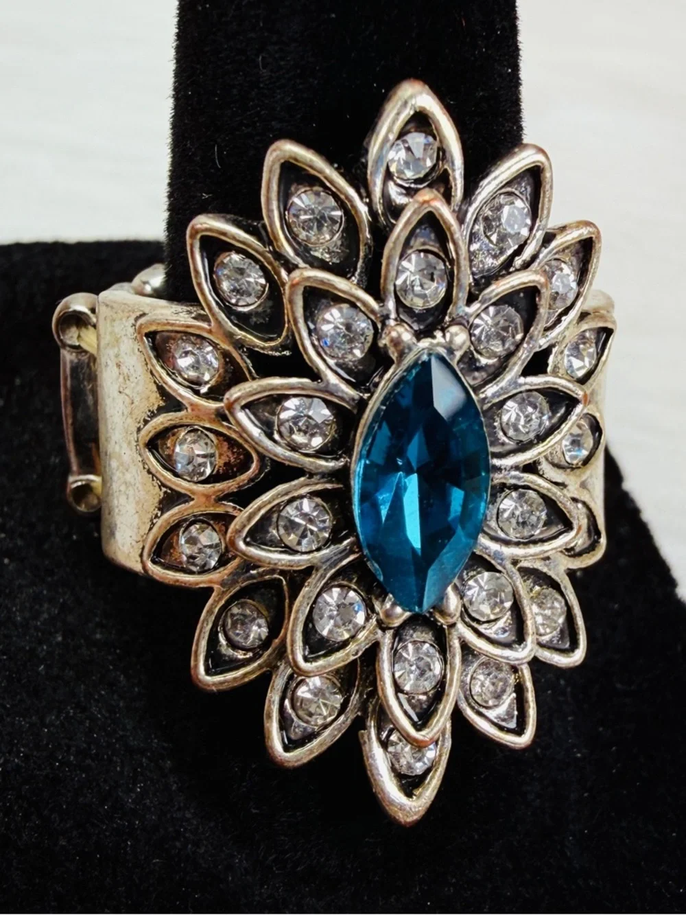 Vintage Silvertone Blue Crystal Floral Statement Stretch Ring Size 7